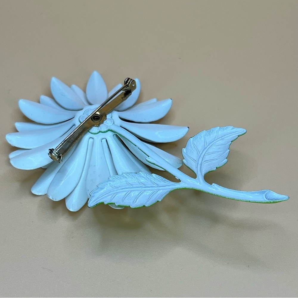 Vintage 1960s Enamel Daisy Brooch – Large White Flower Pin with Green Stem - Picture 5 of 6